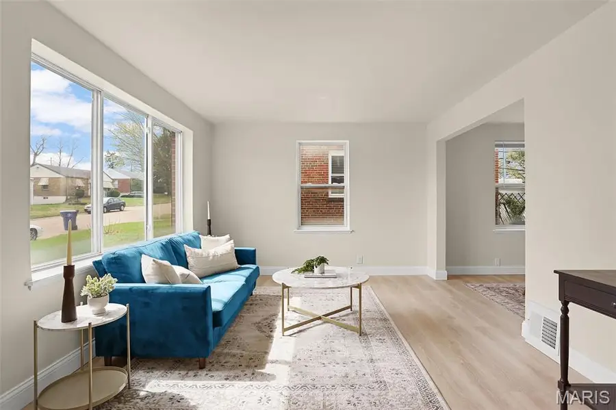 7821 Parkwood Drive, Saint Louis, MO 63123 - #3