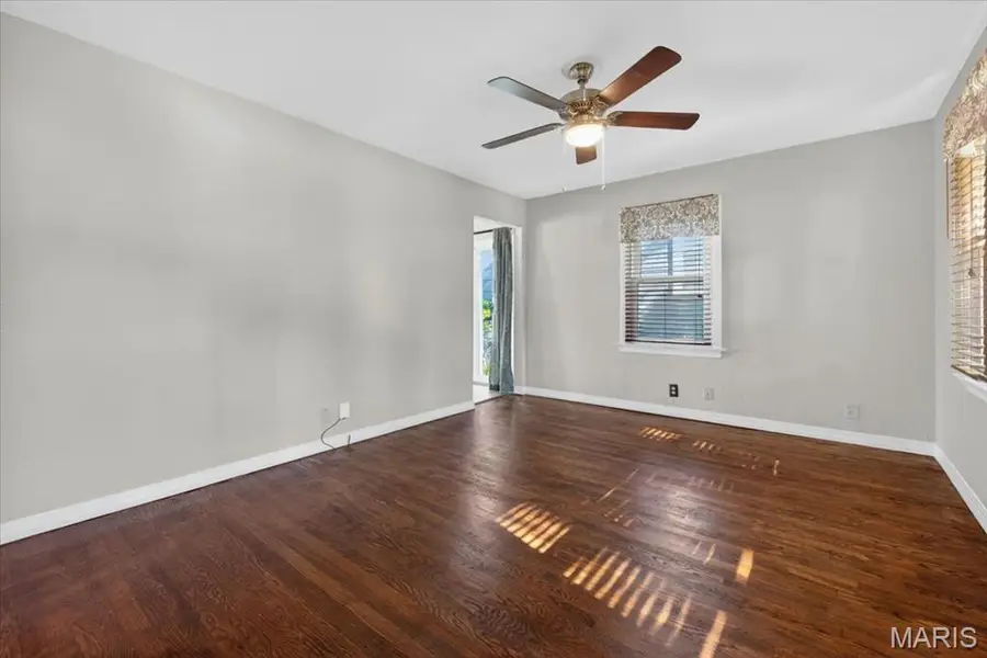 1433 Kraft Street, Saint Louis, MO 63139 - #3