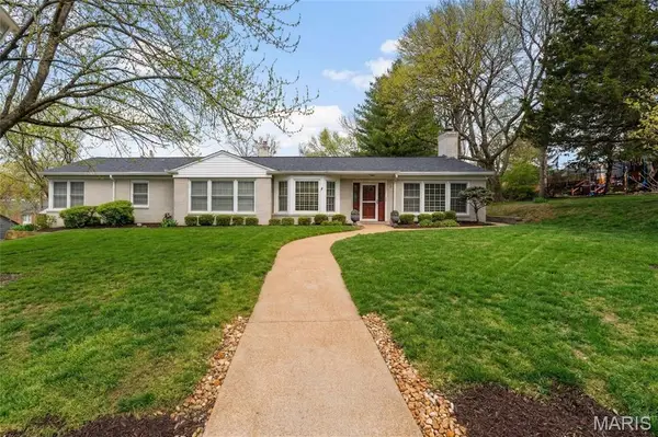 20 Ladel Court, Olivette, MO 63132