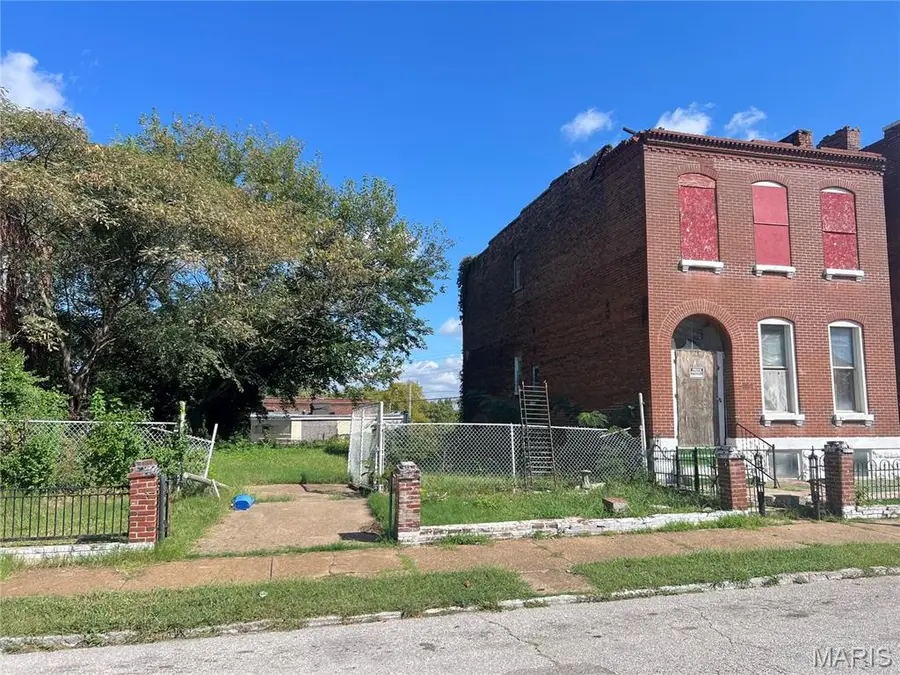 2527-31 E University Street, Saint Louis, MO 63107 - #3