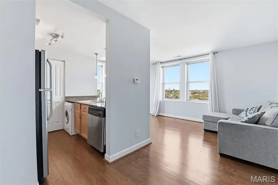 5330 Pershing Avenue #807, Saint Louis, MO 63112 - #3