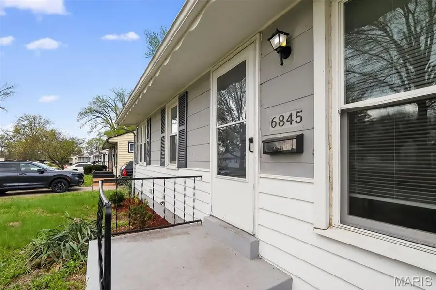 6845 Frostview Lane, Berkeley, MO 63134 - #2