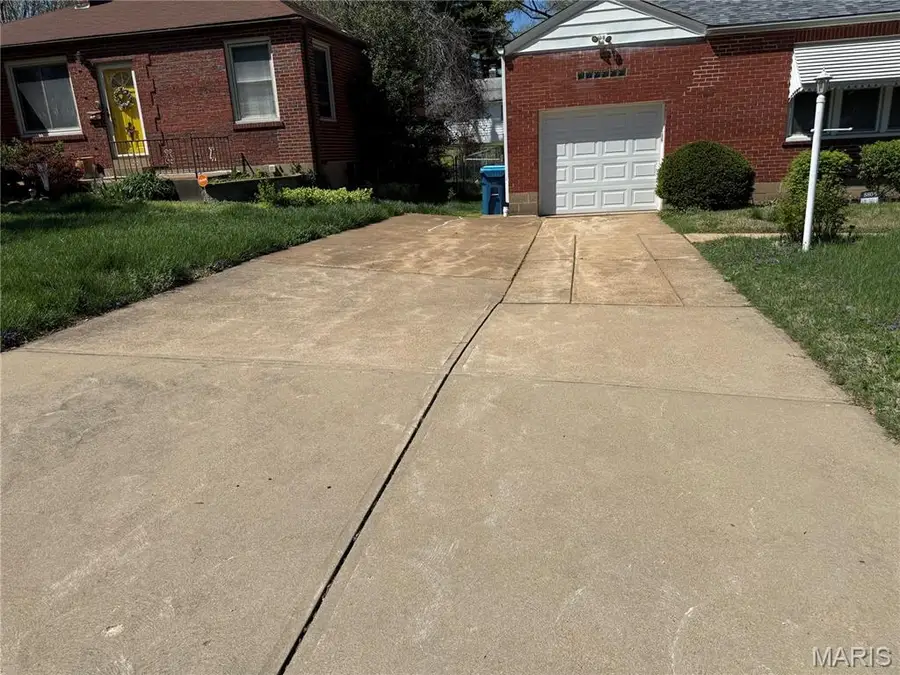 8805 Greenbrook Drive, Saint Louis, MO 63136 - #3