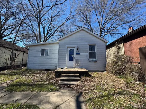 6107 Alaska Avenue, St Louis, MO 63111