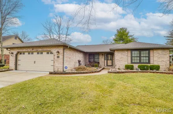 37 Lindenleaf Lane, Belleville, IL 62223