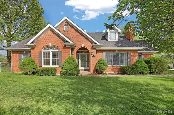 910 Cherry Lane, Washington, MO 63090