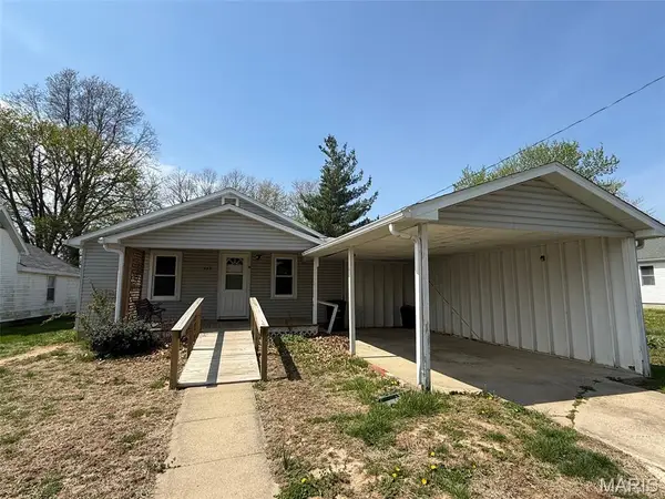 423 S Locust Street, Brownstown, IL 62418