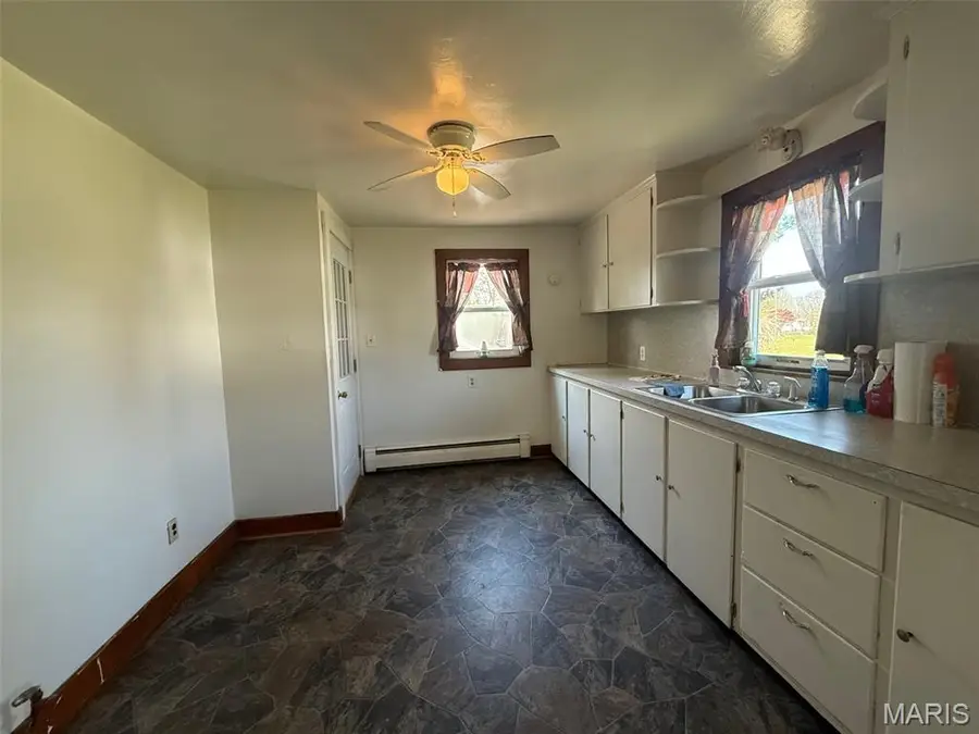 423 S Locust Street, Brownstown, IL 62418 - #2