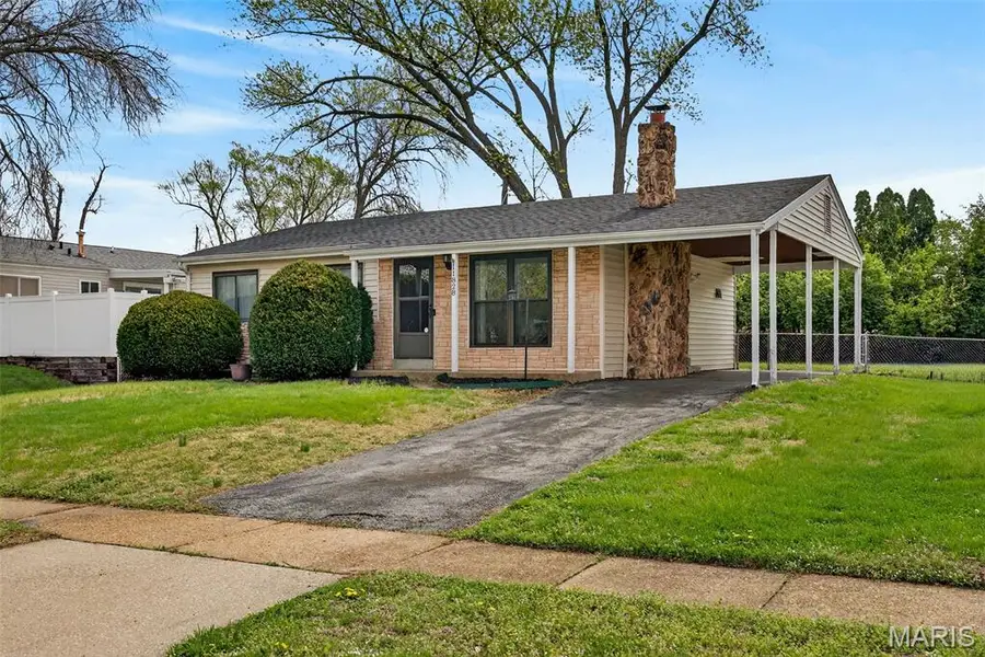 11828 Foxwood Drive, Maryland Heights, MO 63043 - #2