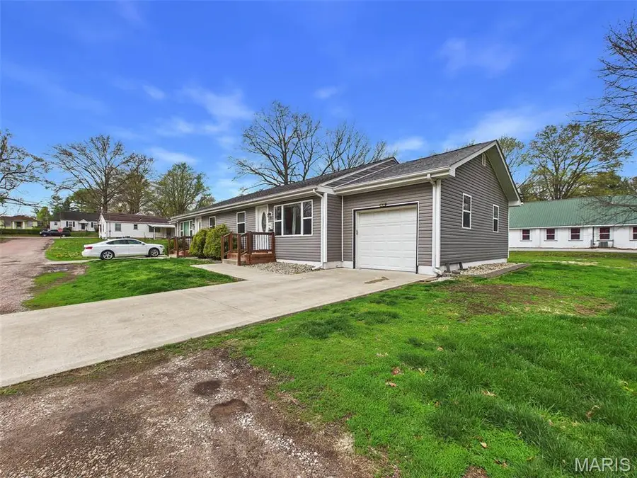 909 & 911 Prairie Avenue, Belleville, IL 62220 - #2