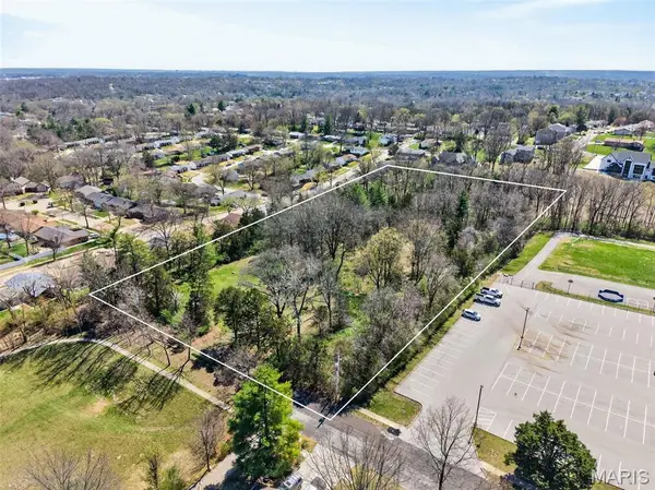 1400 Flora Del Drive, Fenton, MO 63026