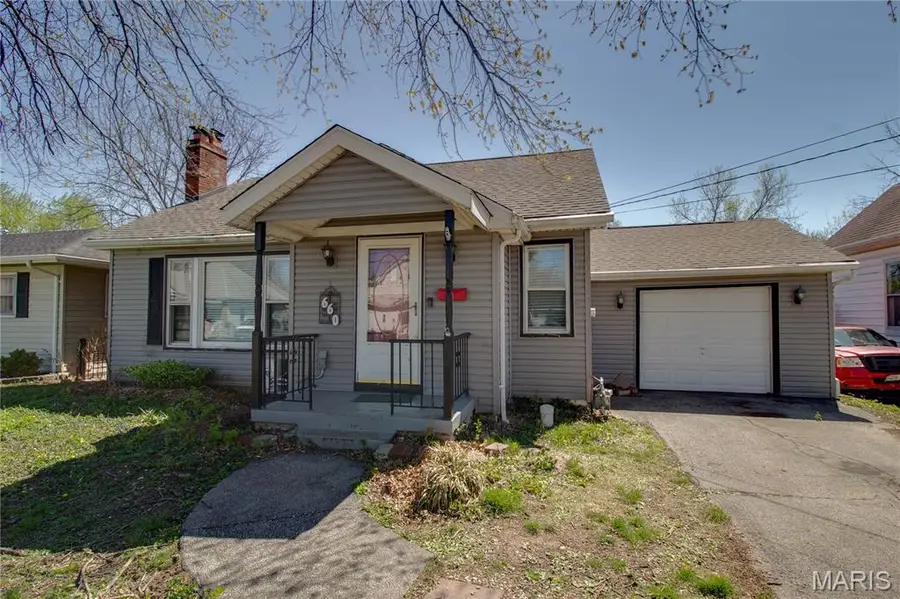 660 Burroughs Avenue, Collinsville, IL 62234 - #2