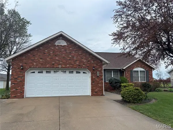 499 Redwood Drive, Aviston, IL 62216