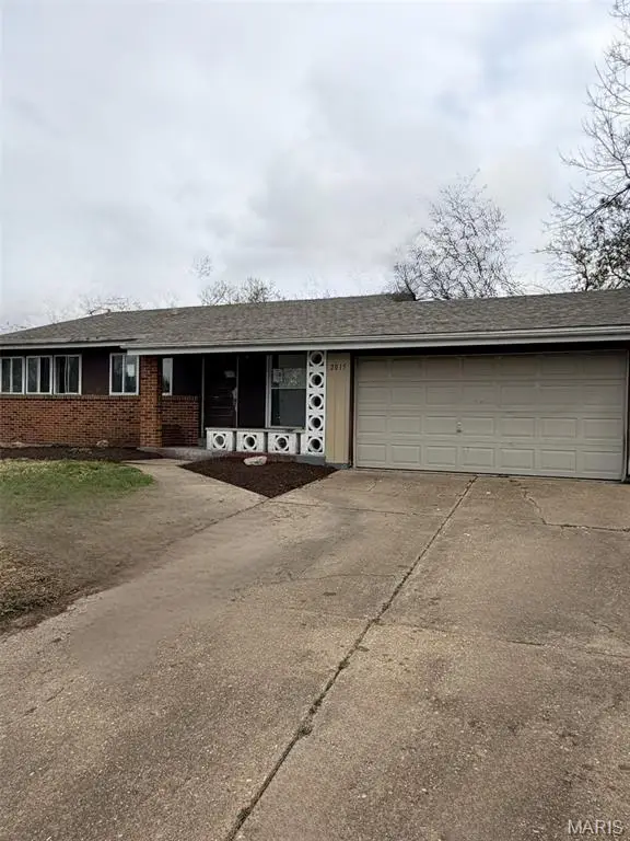 2015 Avon Drive, Florissant, MO 63033 - #1