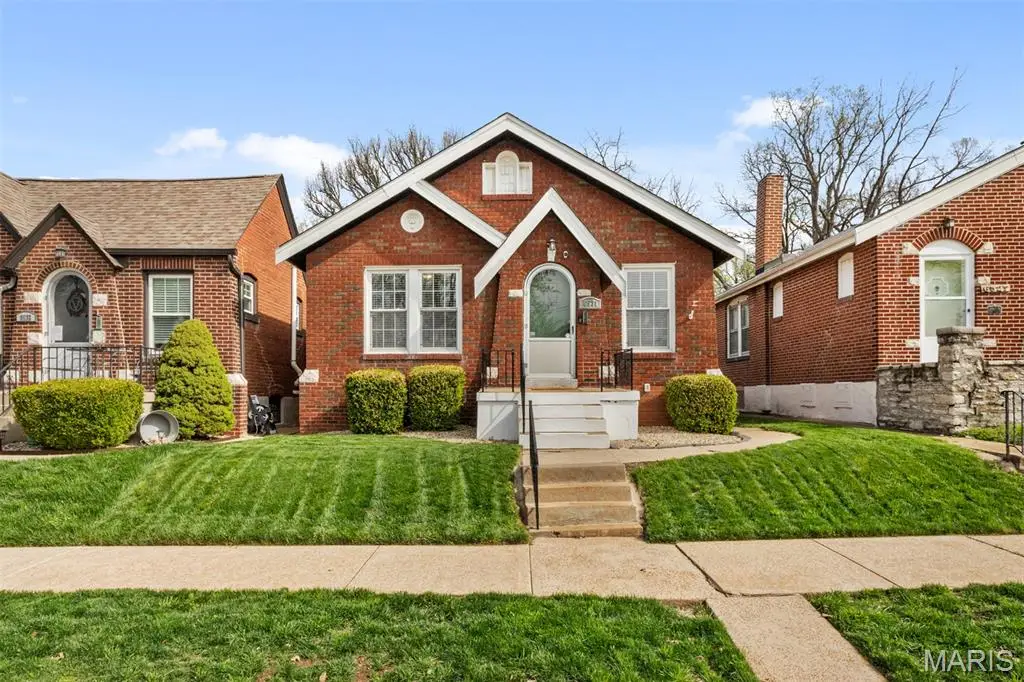 6531 Hoffman Avenue, Saint Louis, MO 63139 - #1