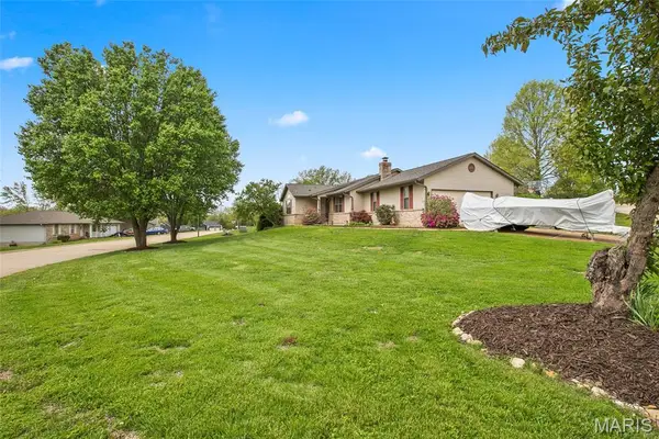 4 Arlington Oaks Drive, Cedar Hill, MO 63016