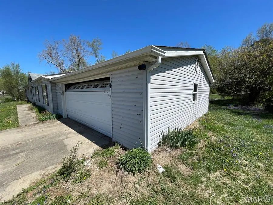 10914 Hunters Creek Drive, Lebanon, IL 62254 - #2