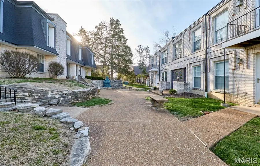 4392 Chateau De Ville Drive #F, Mehlville, MO 63129 - #2