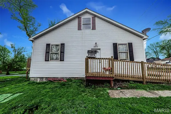 251 7th Street, Carlyle, IL 62231