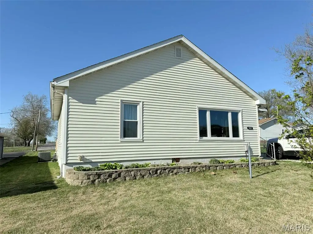 1527 W Randolph Street, Vandalia, IL 62471 - #1