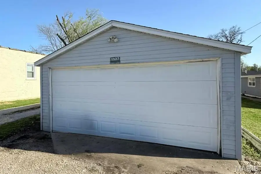1527 W Randolph Street, Vandalia, IL 62471 - #2