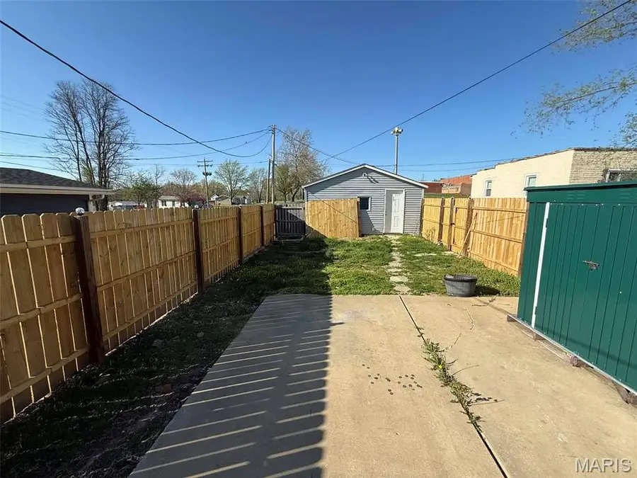 1527 W Randolph Street, Vandalia, IL 62471 - #3