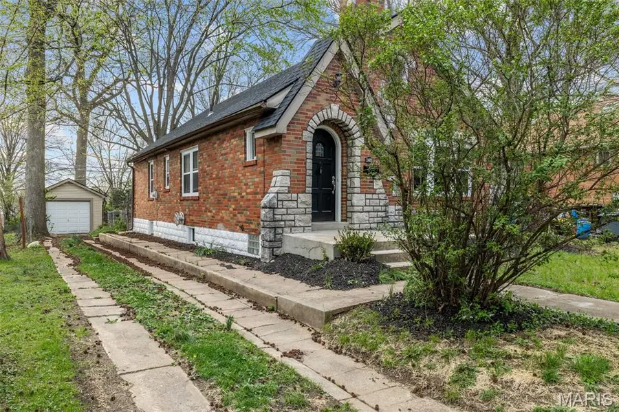 2483 Hartland Avenue, Saint Louis, MO 63114 - #2