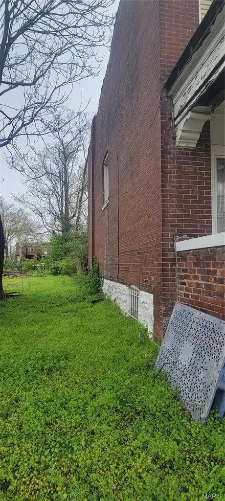 5891 Wabada Avenue, Saint Louis, MO 63112 - #2