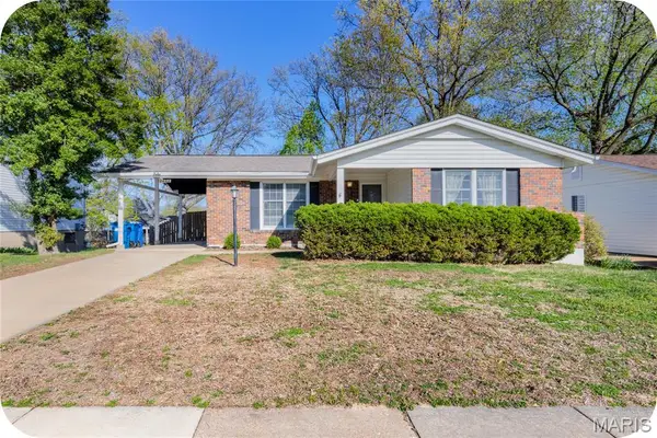 2402 Wesglen Estates Drive, Maryland Heights, MO 63043