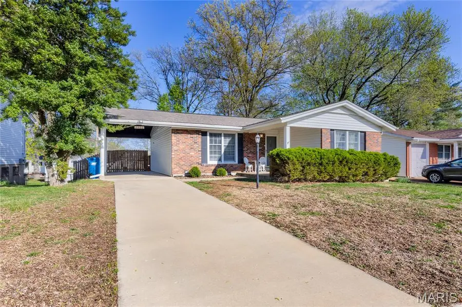 2402 Wesglen Estates Drive, Maryland Heights, MO 63043 - #2