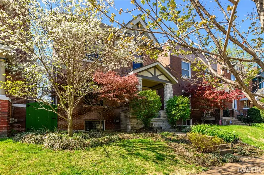 4222 Flad Avenue, Saint Louis, MO 63110 - #2