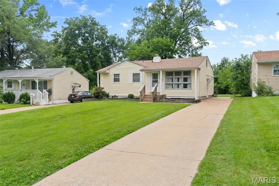 165 S Saint Jacques Street, Florissant, MO 63031 - #2