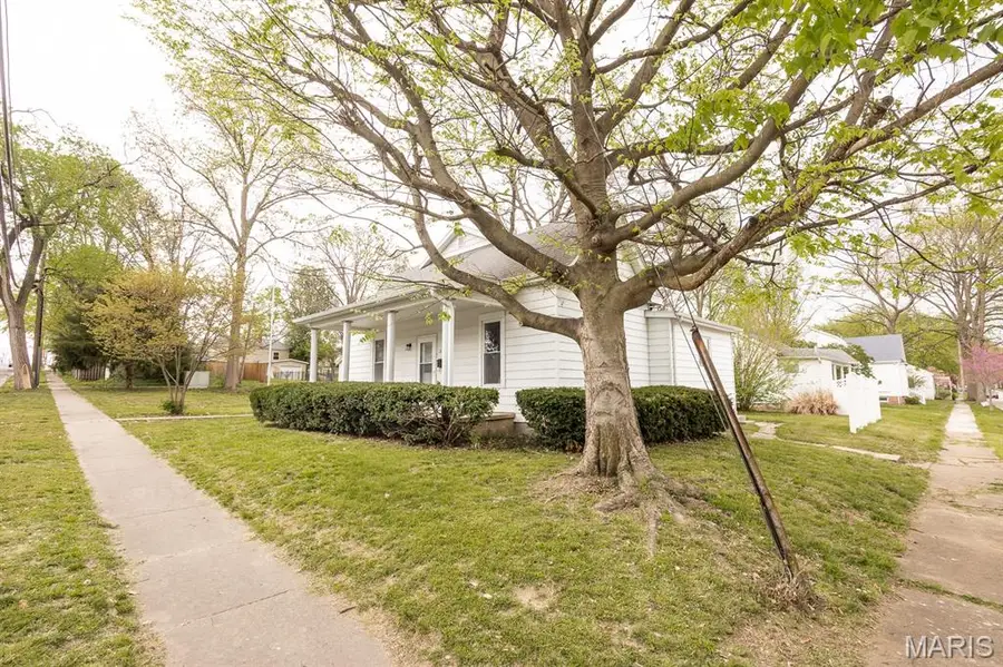 220 S Saint Clair Street, Lebanon, IL 62254 - #2