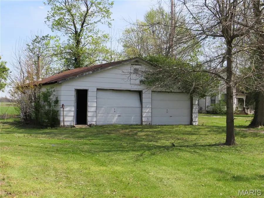 415 E Water Street, Wellsville, MO 63384 - #3