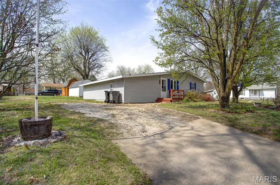 508 N Main St., Pleasant Hill, IL 62366 - #2