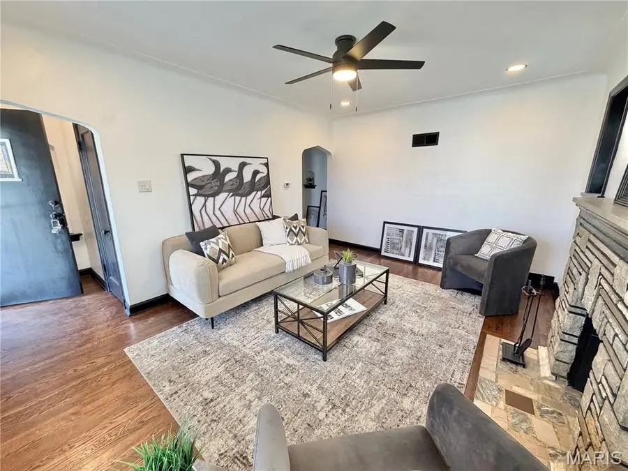 9504 Brenda Avenue, Saint Louis, MO 63123 - #2