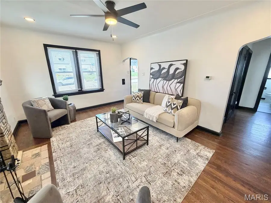 9504 Brenda Avenue, Saint Louis, MO 63123 - #3