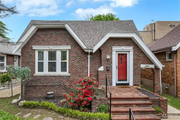 5533 Rosa Avenue, St Louis, MO 63109