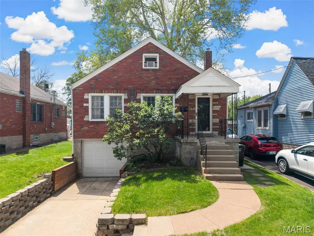 5846 Staely Avenue, Saint Louis, MO 63123 - #1