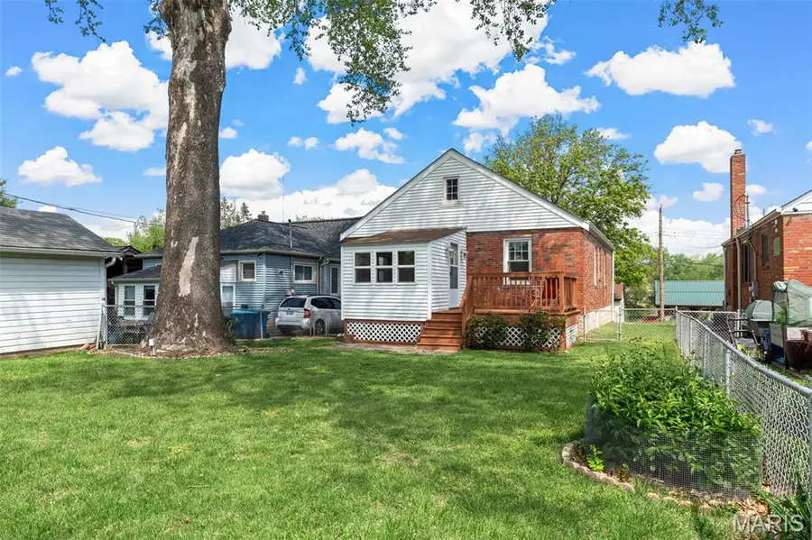 5846 Staely Avenue, Saint Louis, MO 63123 - #3