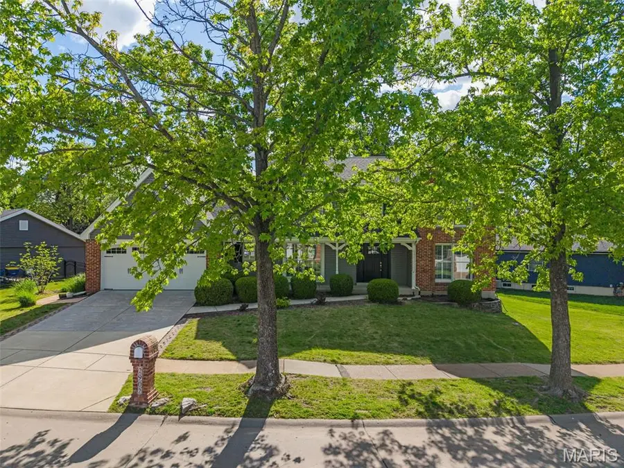 2902 Piney Pointe Drive, Saint Louis, MO 63129 - #3