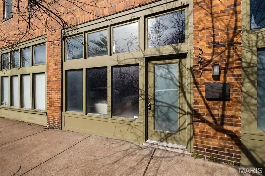 3217 Roger Place, Saint Louis, MO 63116 - #2