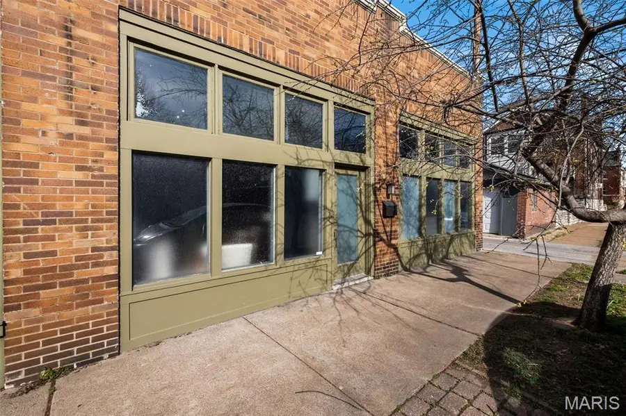 3217 Roger Place, Saint Louis, MO 63116 - #3