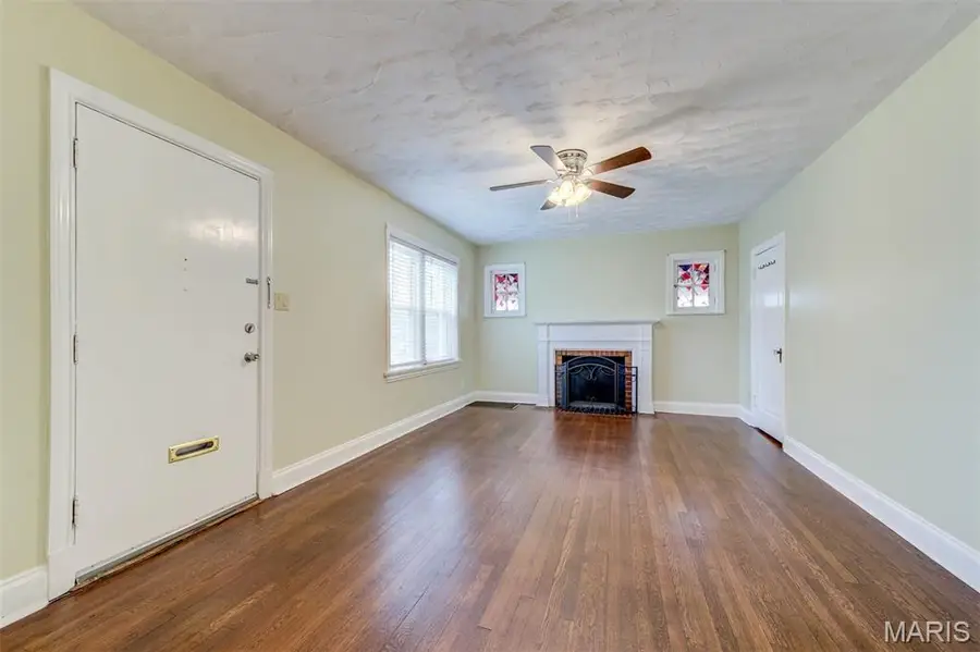 7710 Saint Albans Avenue, Saint Louis, MO 63117 - #2