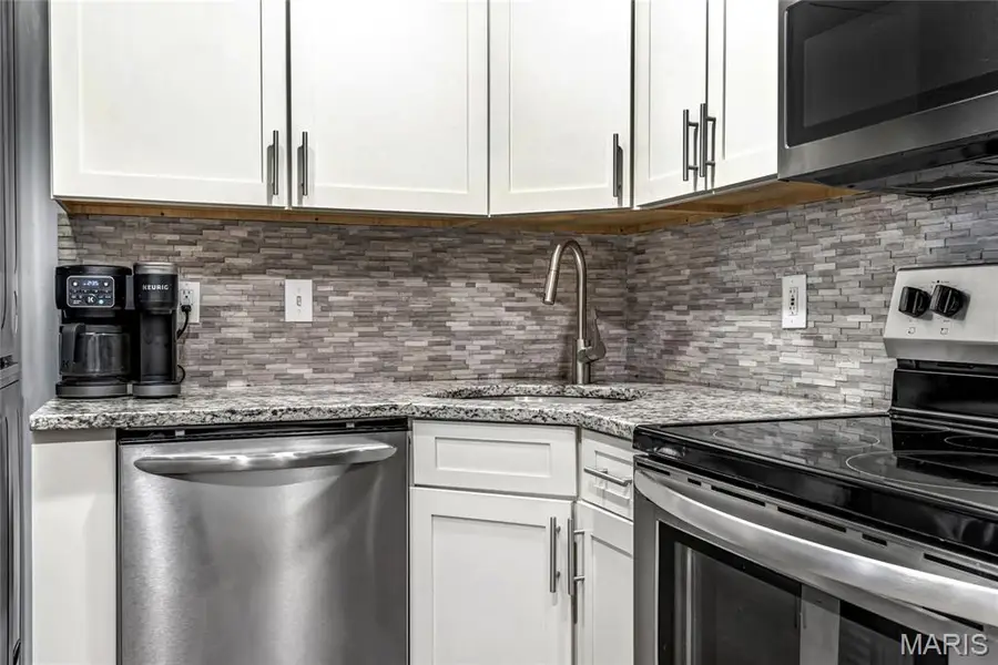 9155 N Swan Circle, Saint Louis, MO 63144 - #2