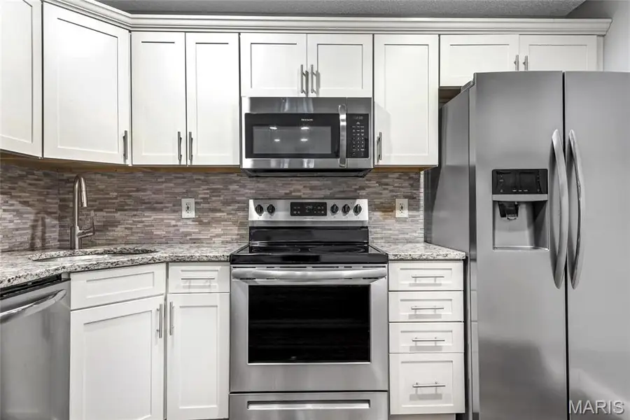 9155 N Swan Circle, Saint Louis, MO 63144 - #3