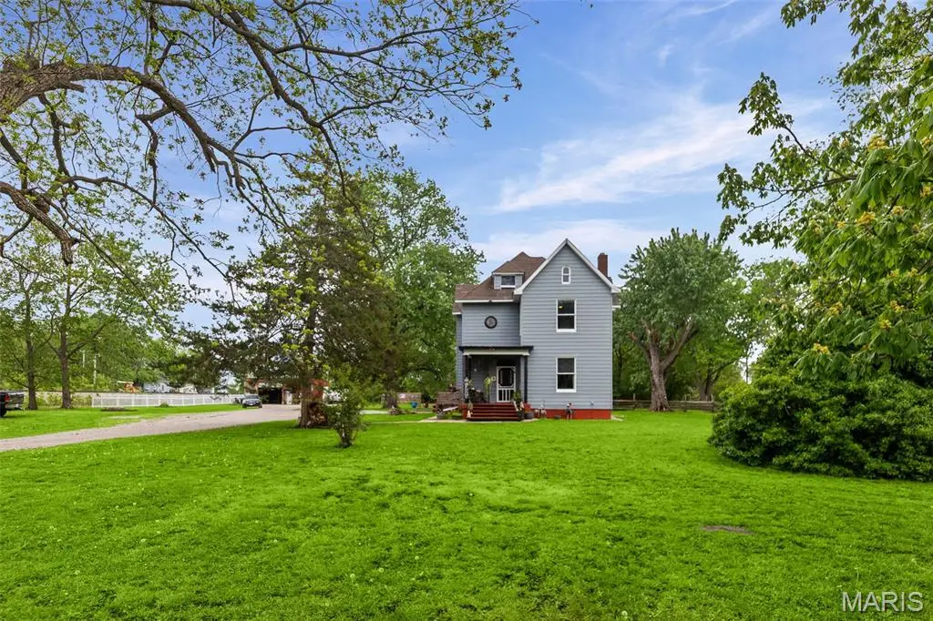 10 S Main St., Lenzburg, IL 62255 - #1