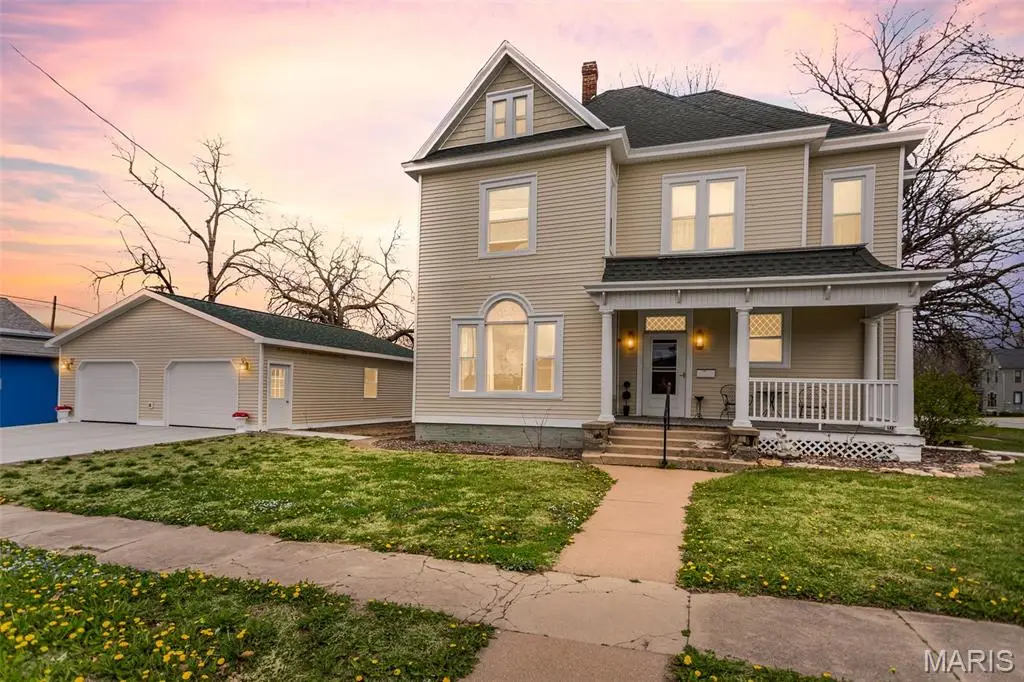 130 S Monroe Street, Pittsfield, IL 62363 - #1