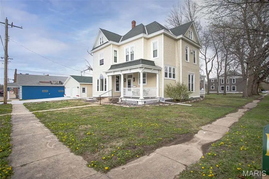 130 S Monroe Street, Pittsfield, IL 62363 - #3