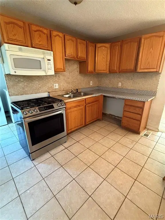 8825 Bermuda Avenue, Caseyville, IL 62232 - #3